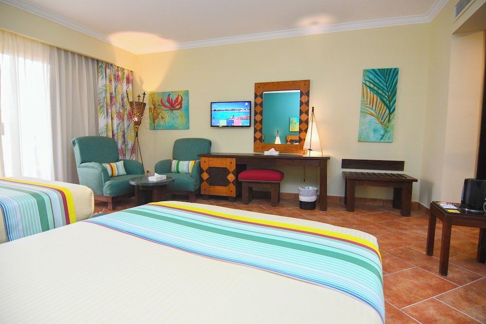 Фото Carols Beau Rivage Hotel