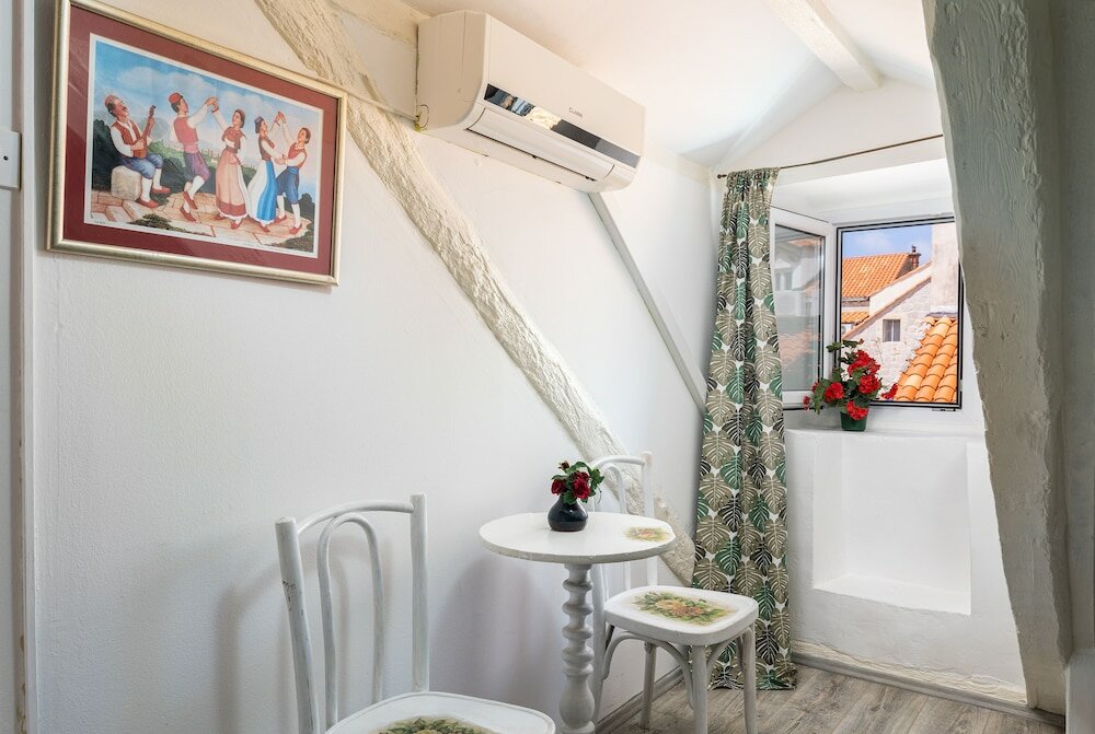 Фото Old Town Baroque Palace Accommodation