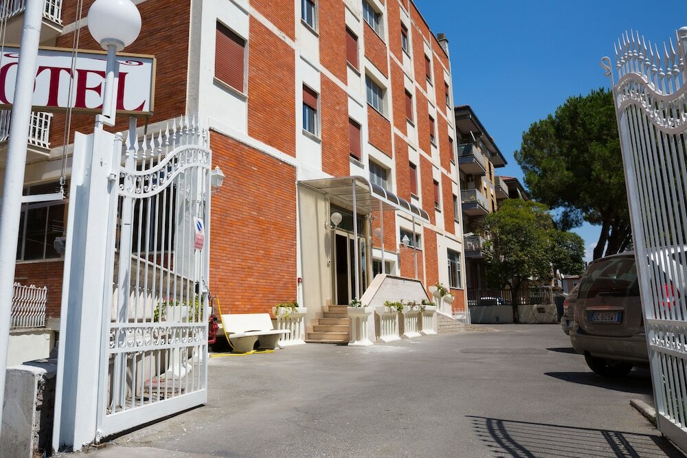 Фото Maximo Hotel