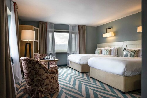 Гостиница The Cooden Beach Hotel