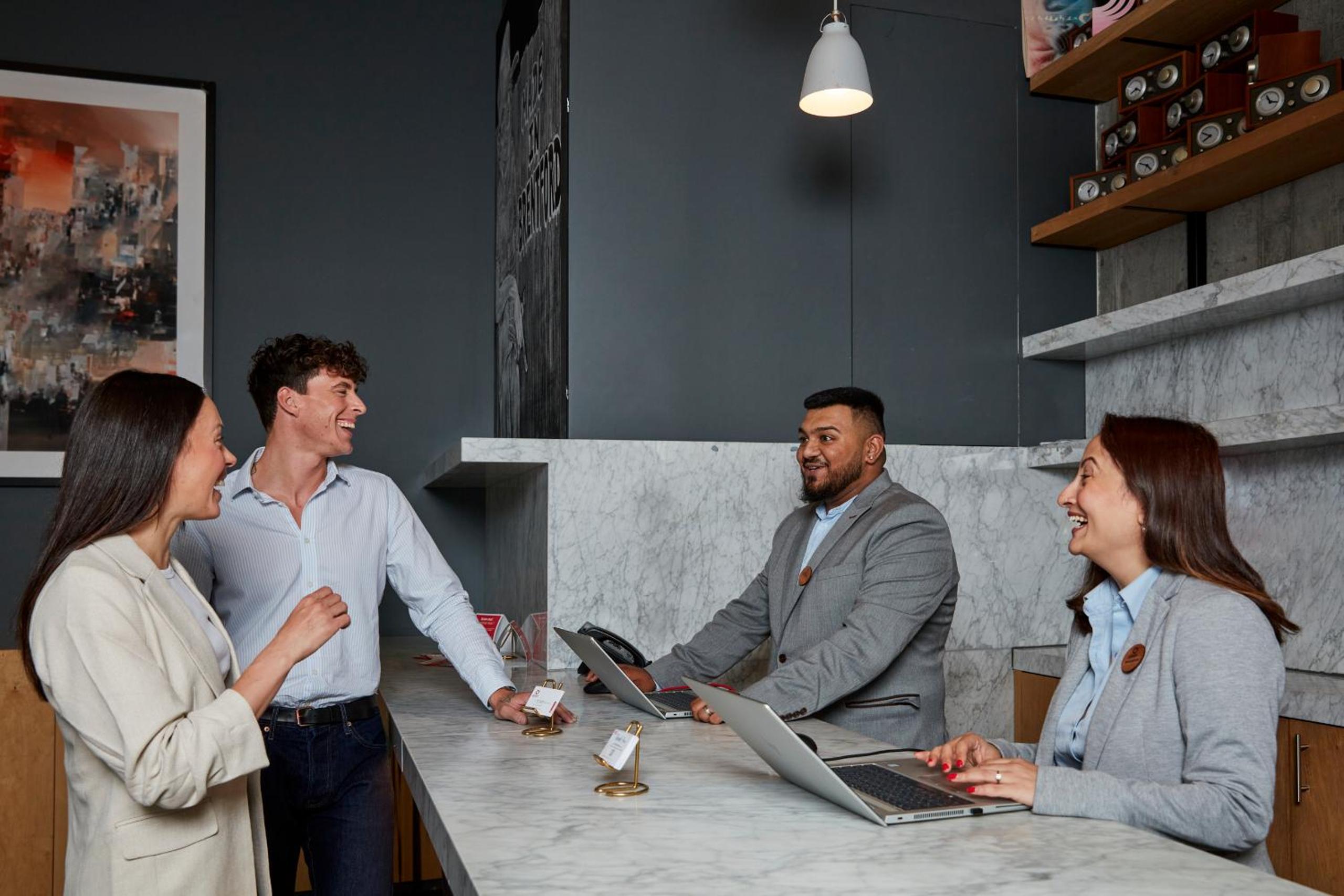 Фото Aparthotel Adagio London Brentford