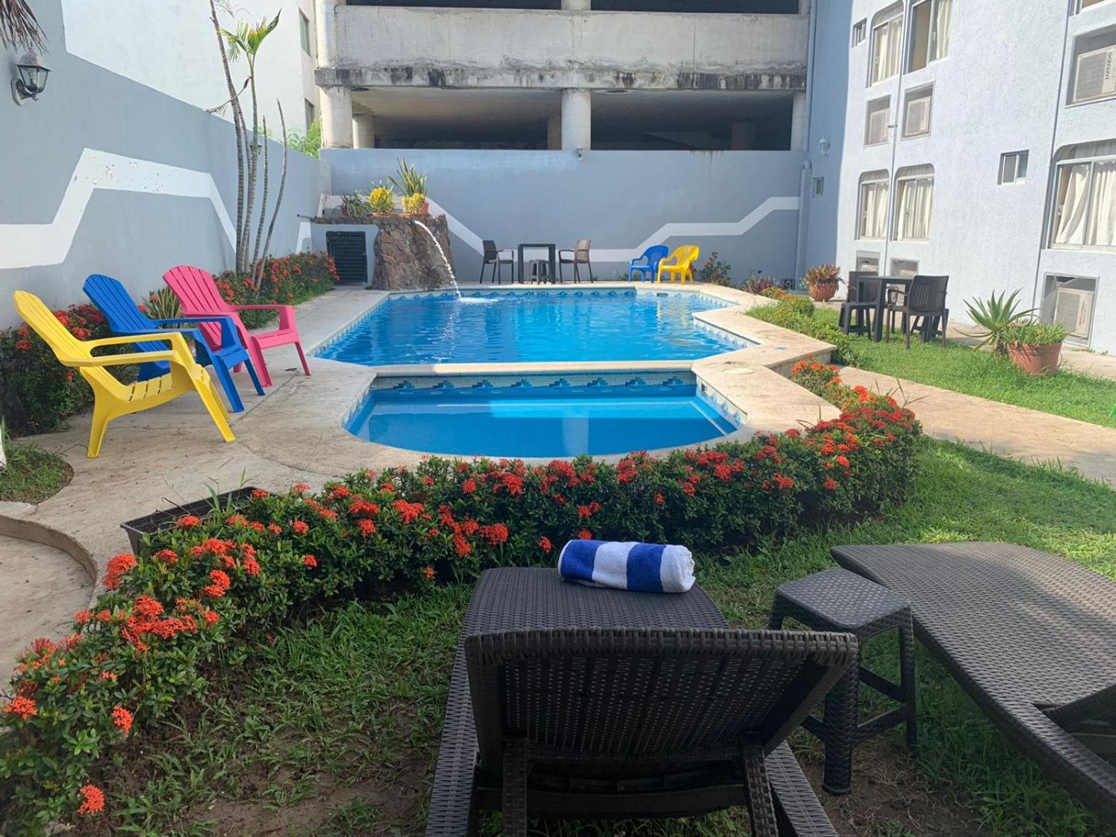 Фото Hotel Plaza Jardín