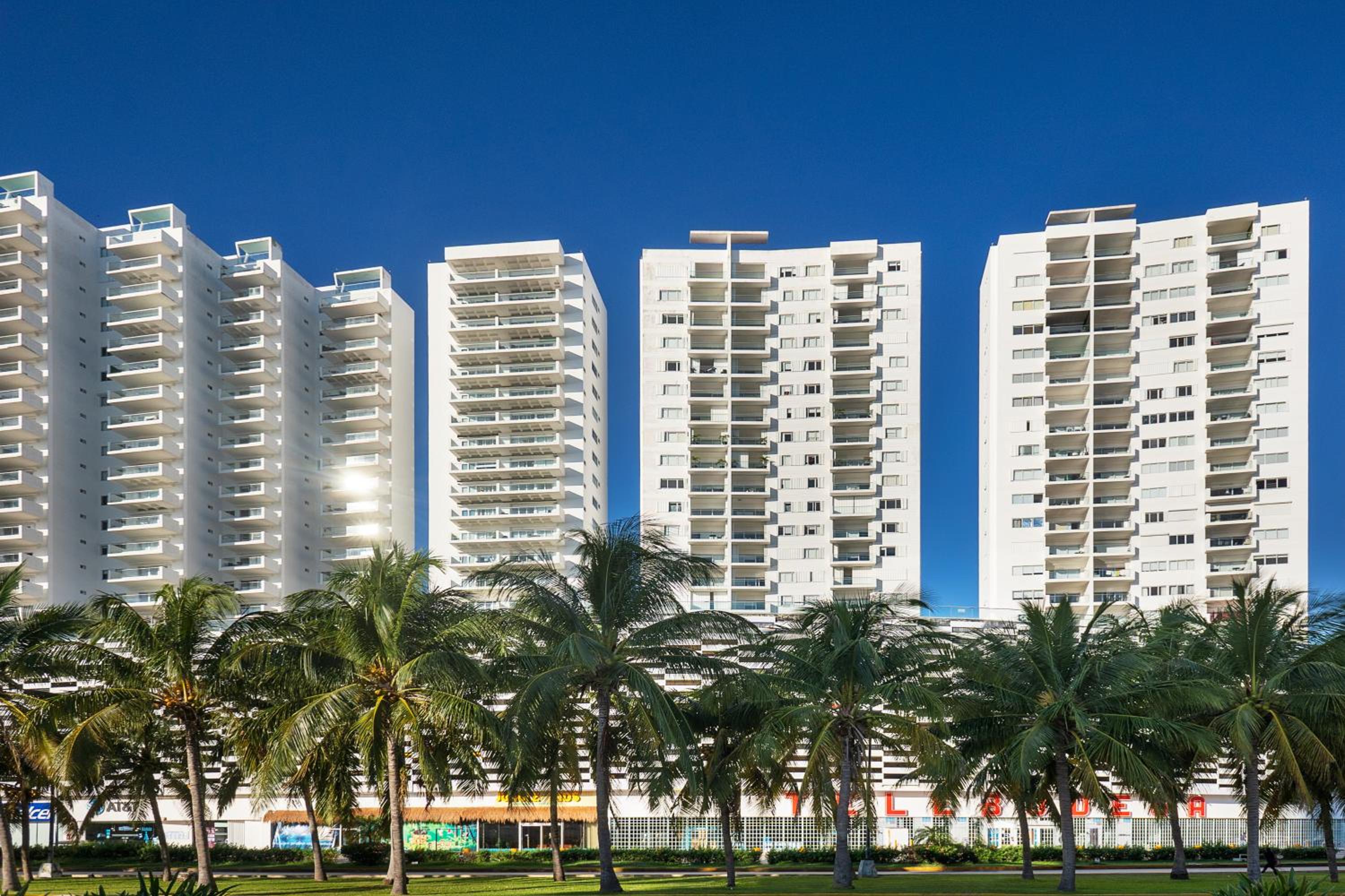 Фото Suites Malecon Cancun Torre Vancouver