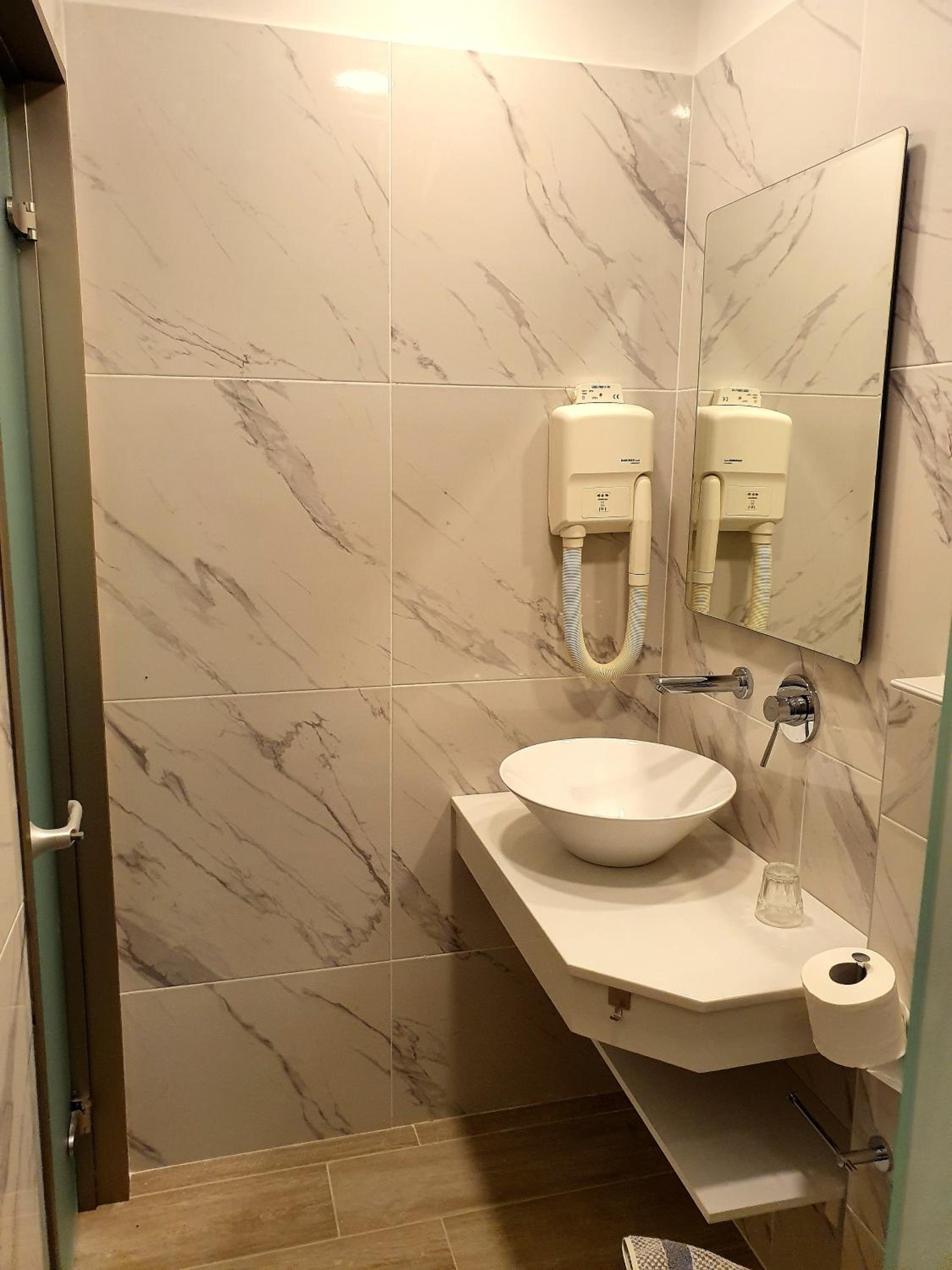 Фото Caravel Apartment Hotel