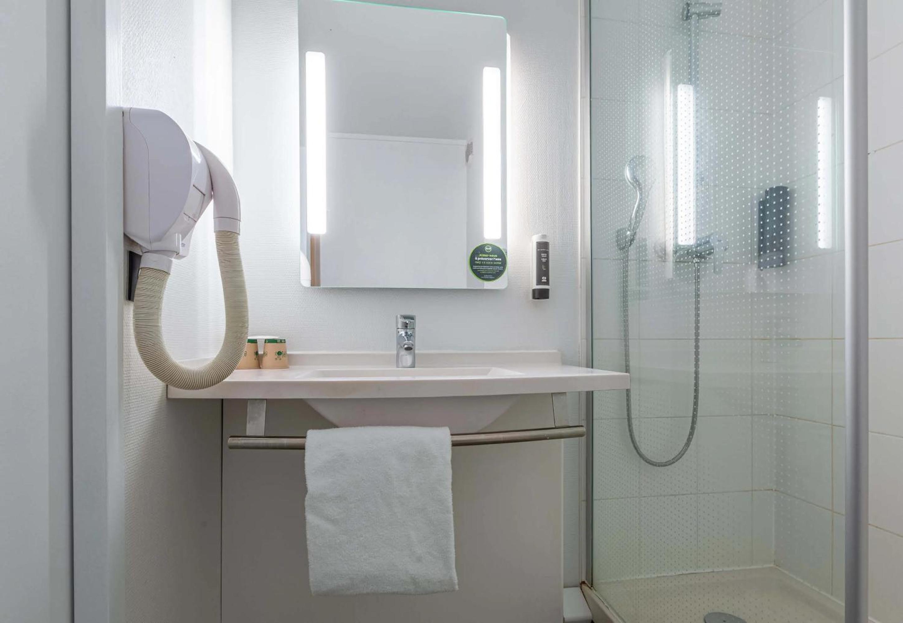 Фото B&b Hotel Chartres Centre Cathédrale