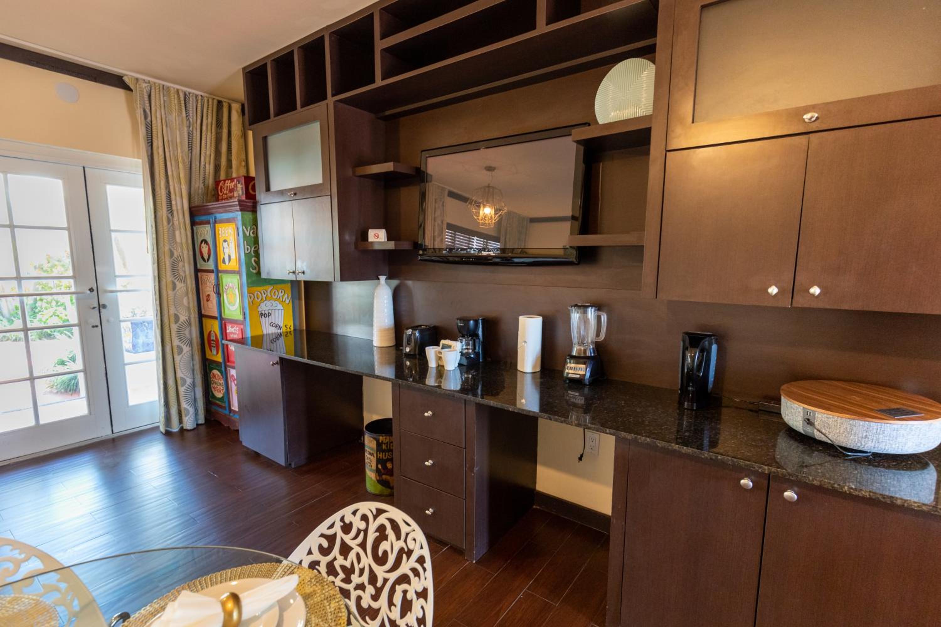 Фото Tradewinds Apartment Hotel, a South Beach Group Hotel