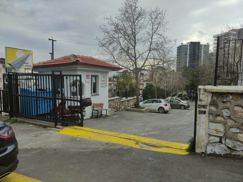 تعليم ثانوي Yunus Emre Anadolu Lisesi ، إزمير، صورة