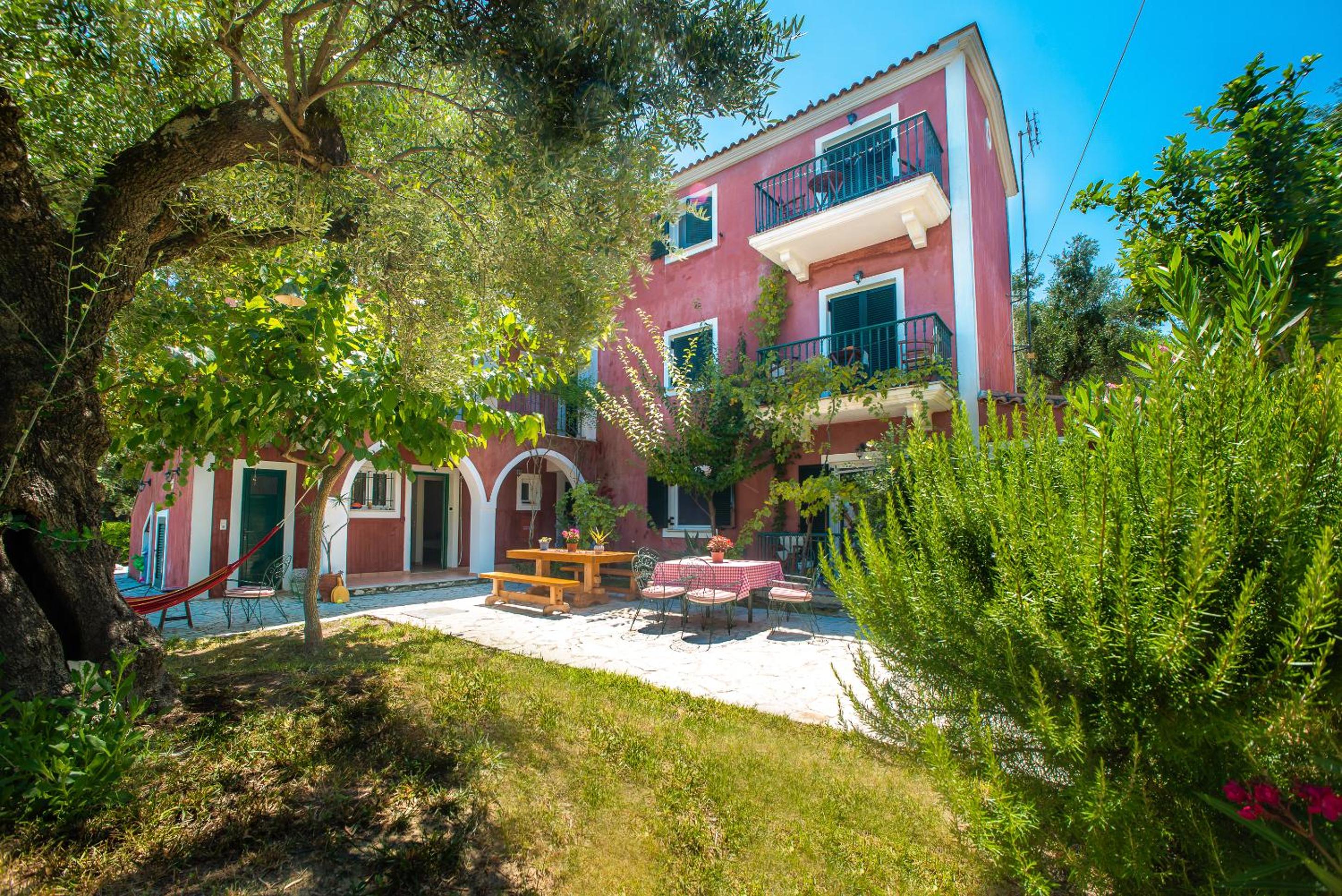 Фото Villa Liofyto Apartments