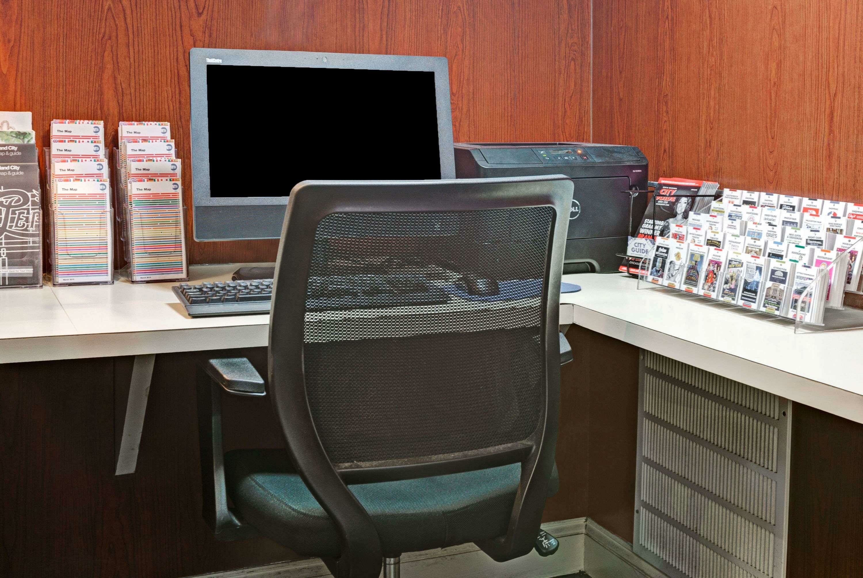 Фото Wyndham Garden Long Island City