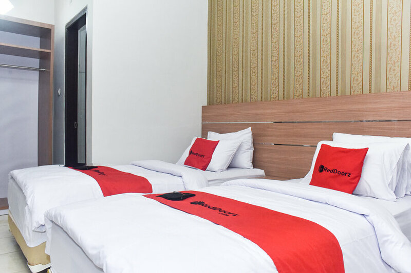 Гостиница RedDoorz Plus near Malang Town Square в Маланге