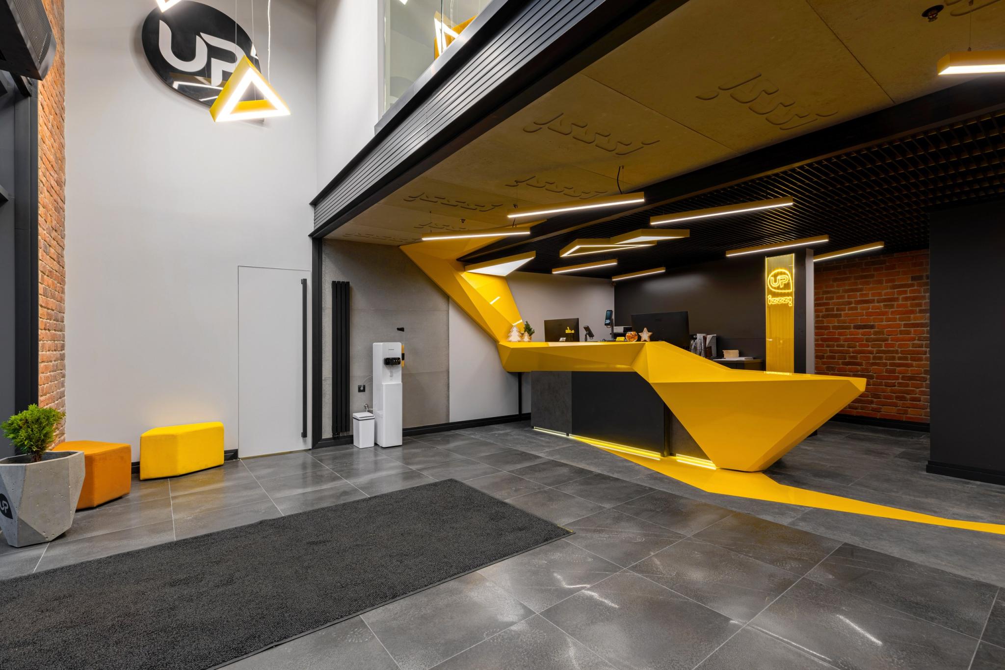 Фото IzzziUP Community L&c