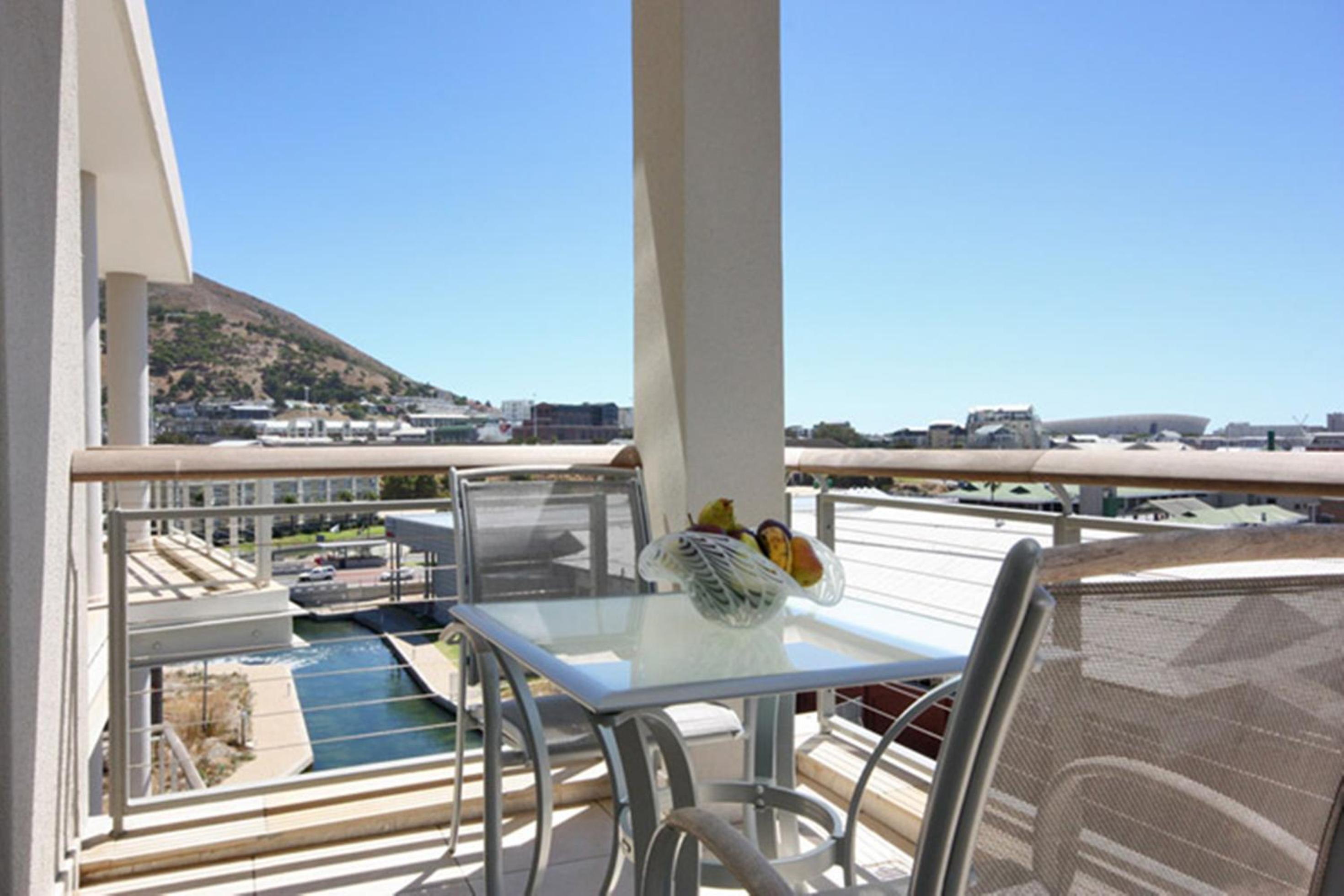 Фото 702 Canal Quays