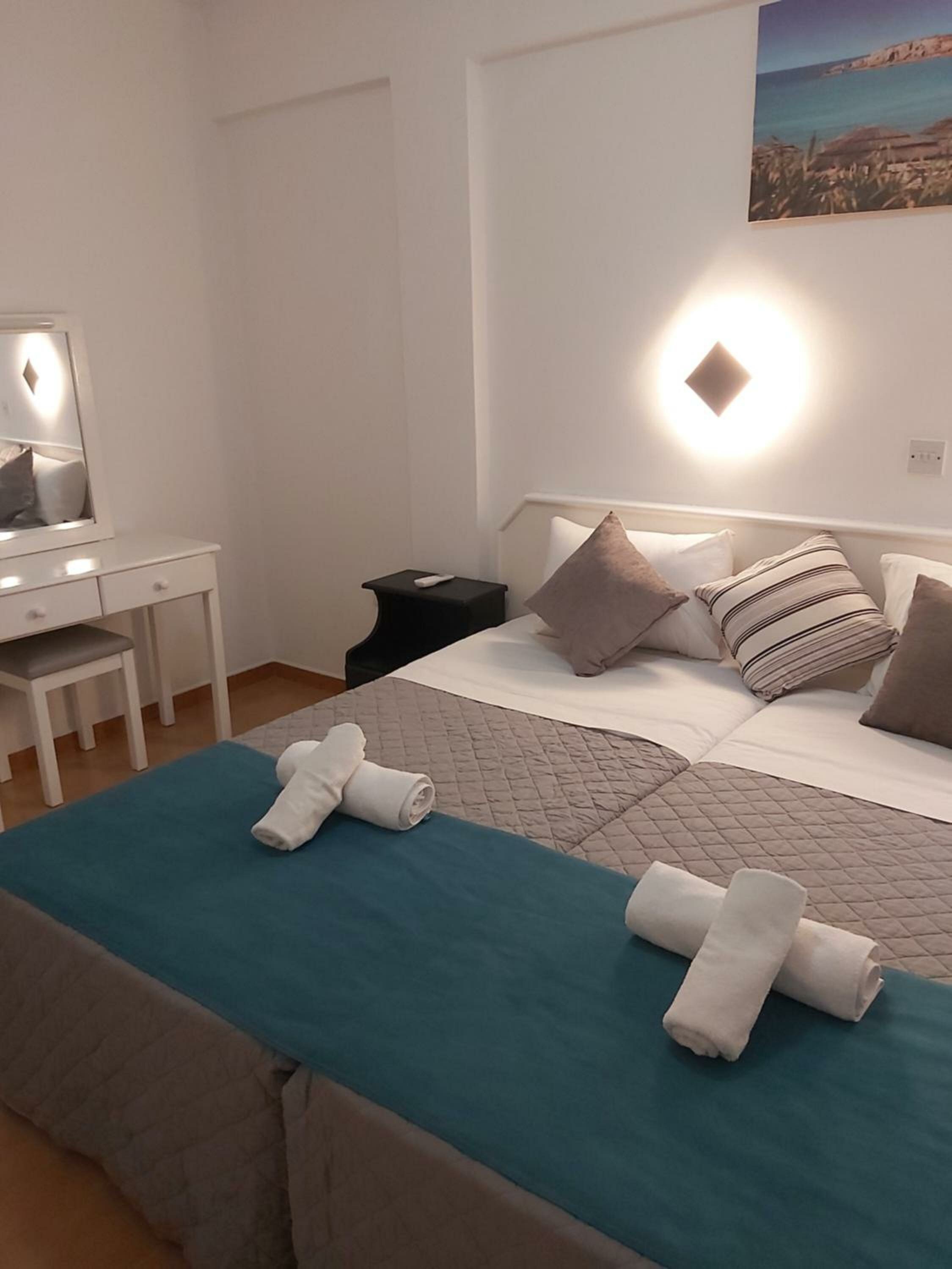 Фото A. Maos Hotel Apartments