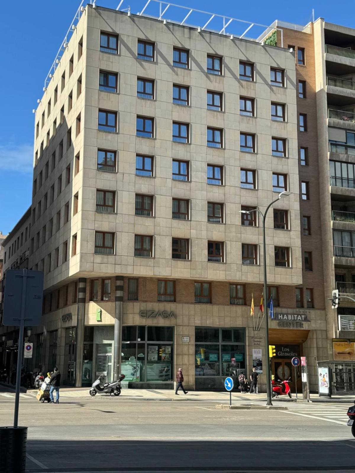 Фото Apartahotel Los Girasoles