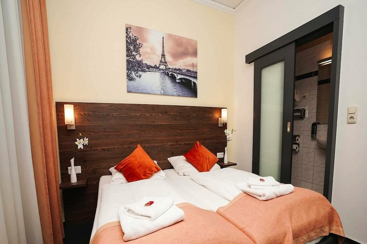 Фото Hotel Little Paris
