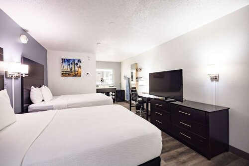 Гостиница La Quinta Inn by Wyndham Tampa Near Busch Gardens в Тампе