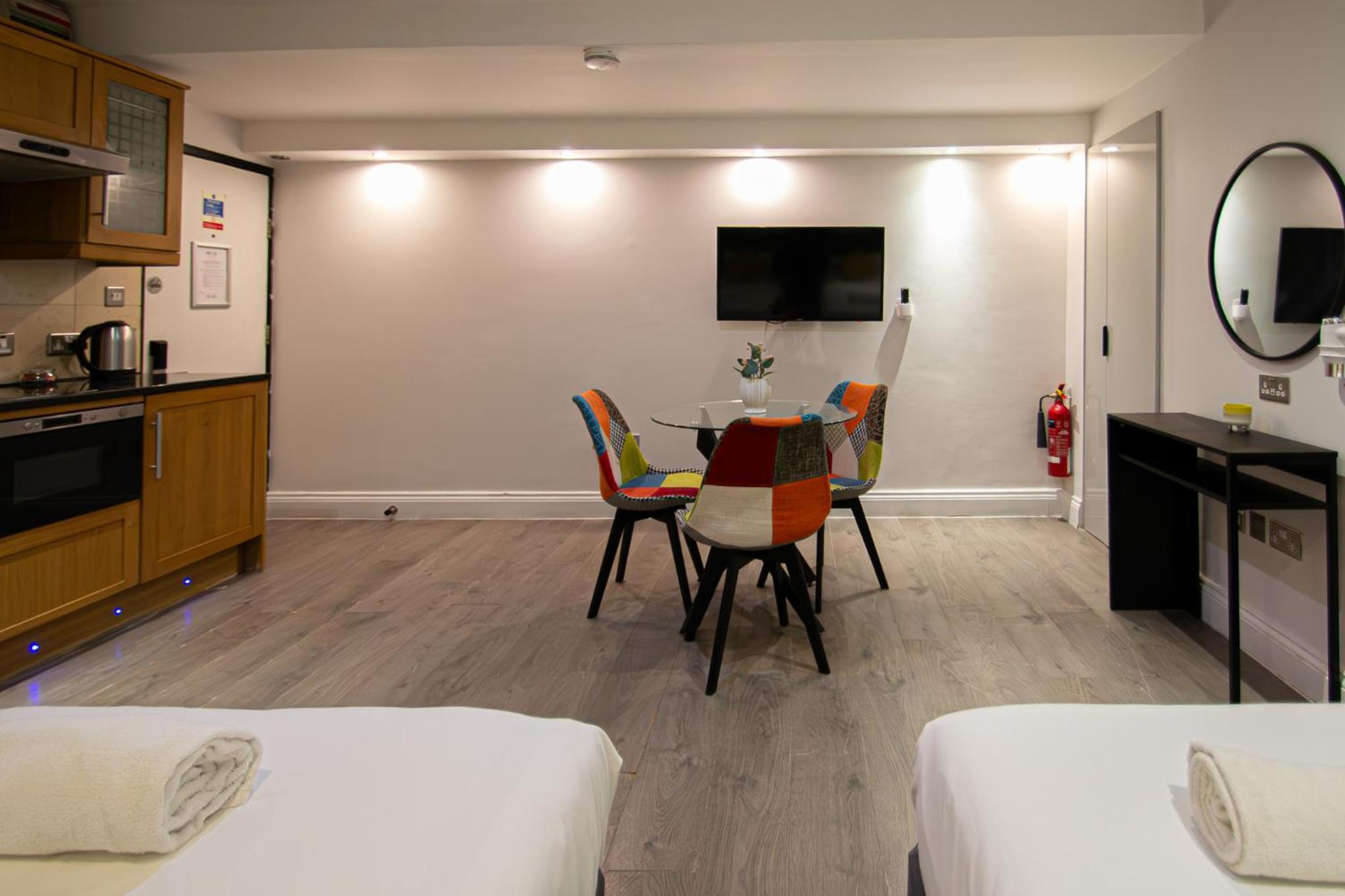 Фото Imperial Court Suites