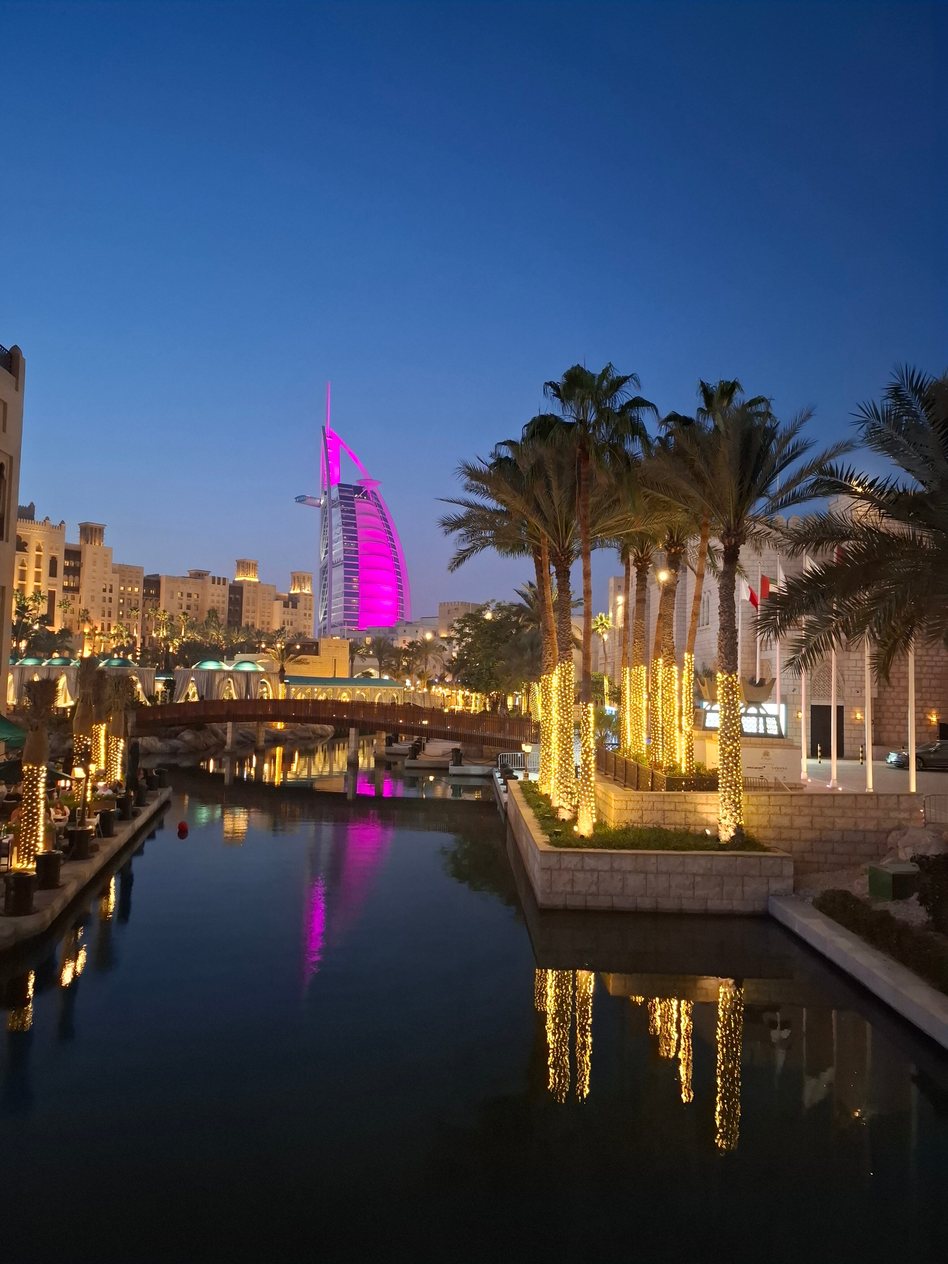 Фото Holiday Inn Express Dubai Jumeirah