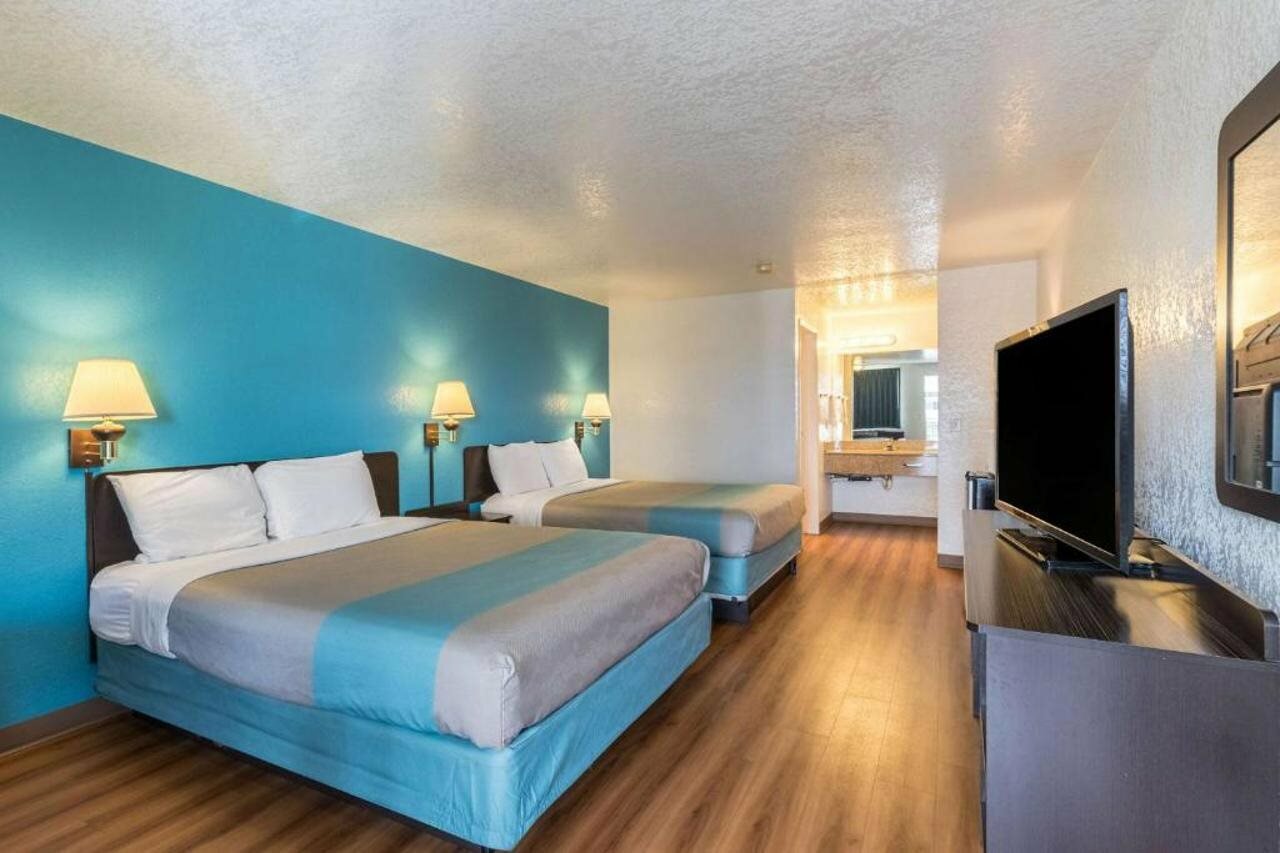 Фото отеля 2