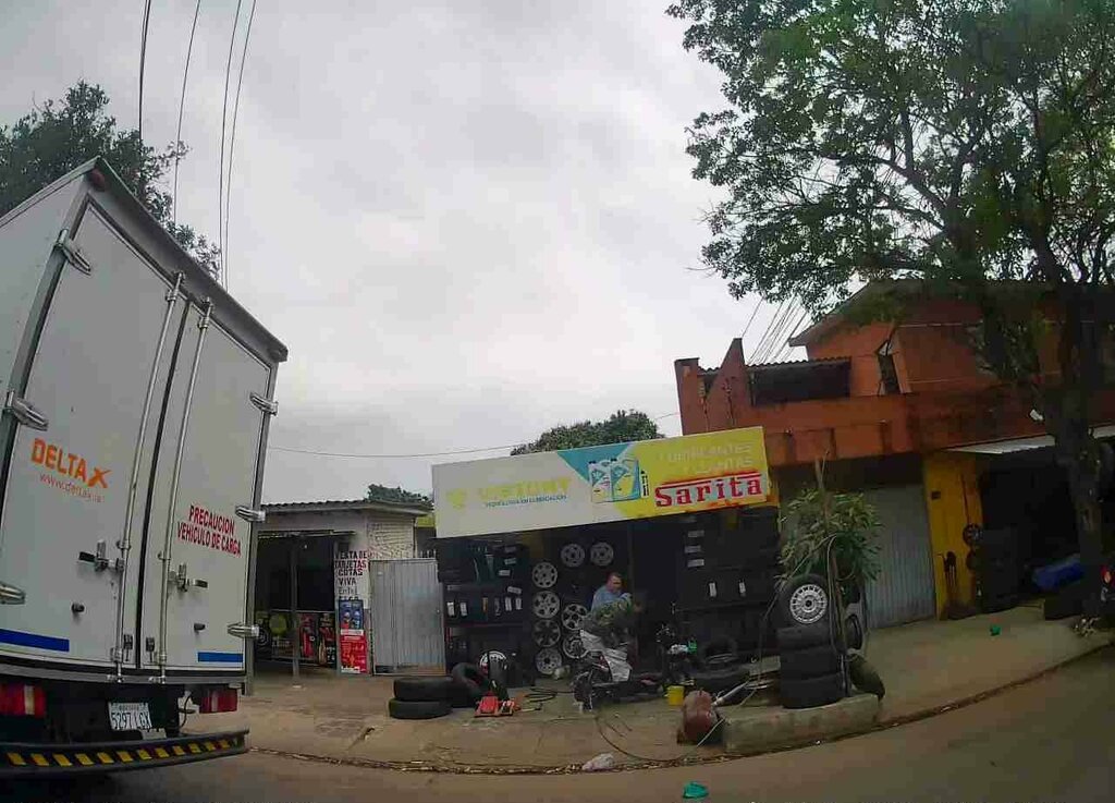 Motorcycle spare parts Lubricants and Tires Sarita, Santa Cruz de la Sierra, photo