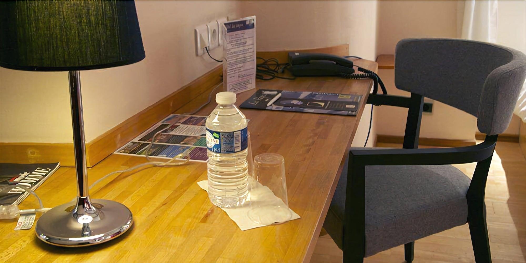 Фото Logis Hôtel Les Pages