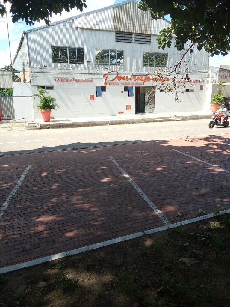 Sports hall, gym Pontenforma, Santa Cruz de la Sierra, photo