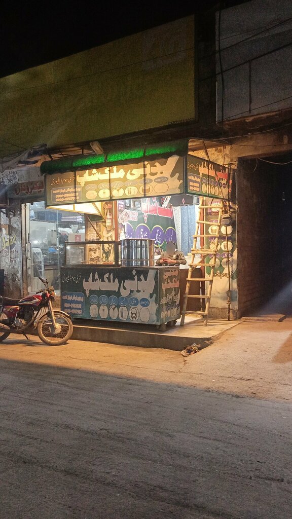 Baby feeding center Madni milk shop, Lahore, photo