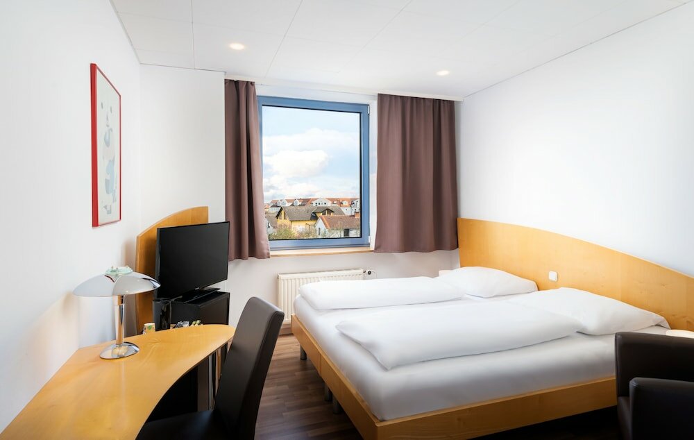 Фото Mainstreet Hotel