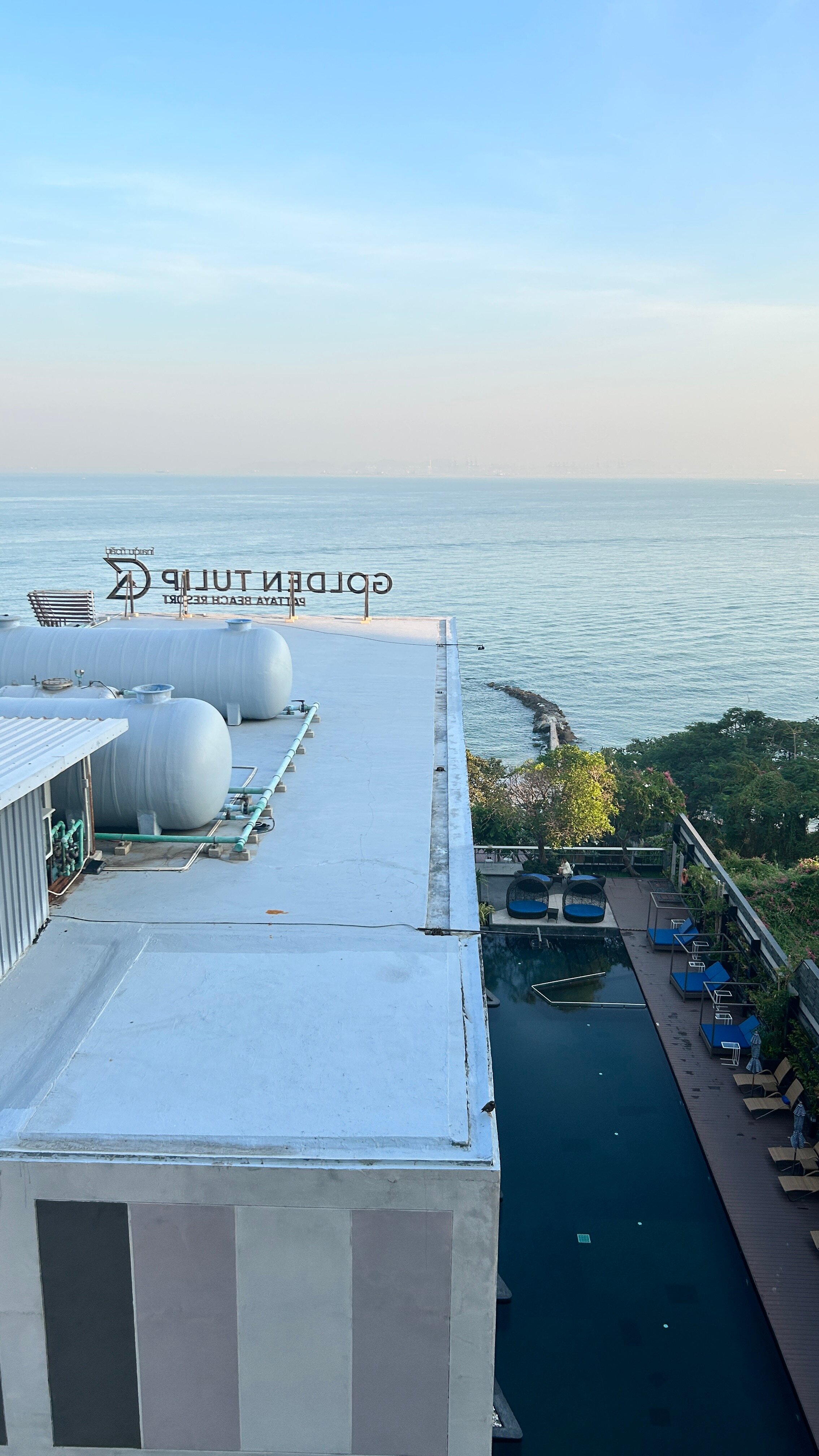 Фото Golden Tulip Pattaya Beach Resort