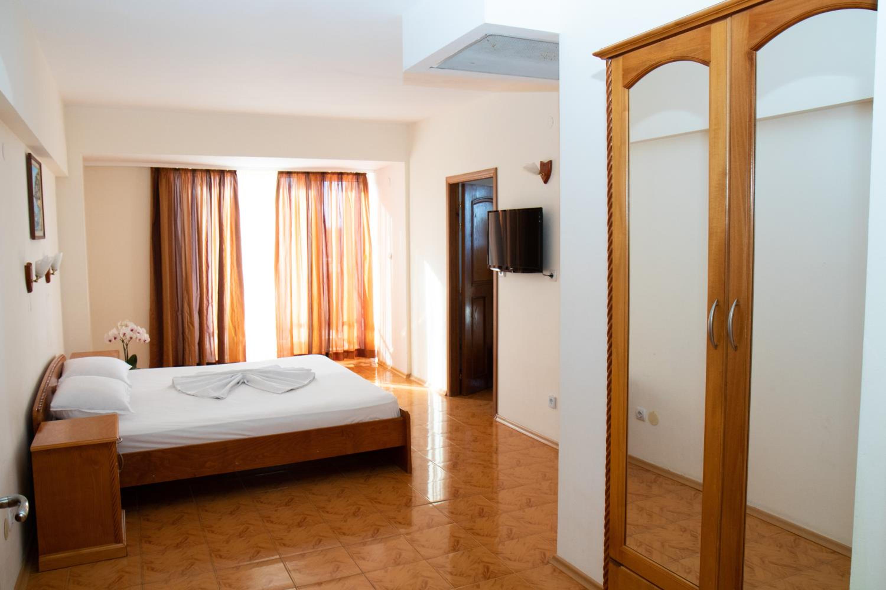 Фото Hotel Sunny