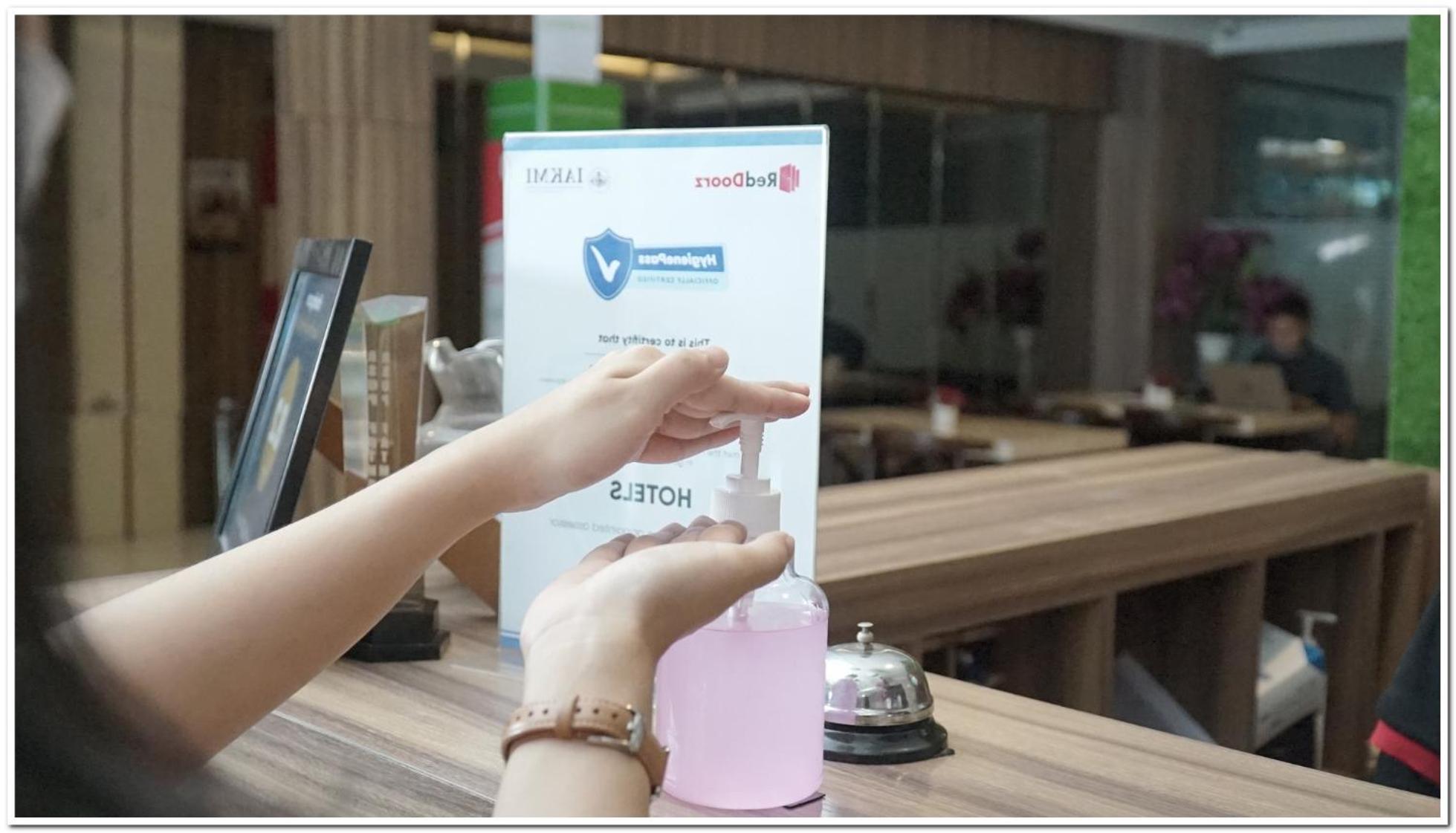 Фото RedDoorz near Cilandak Town Square