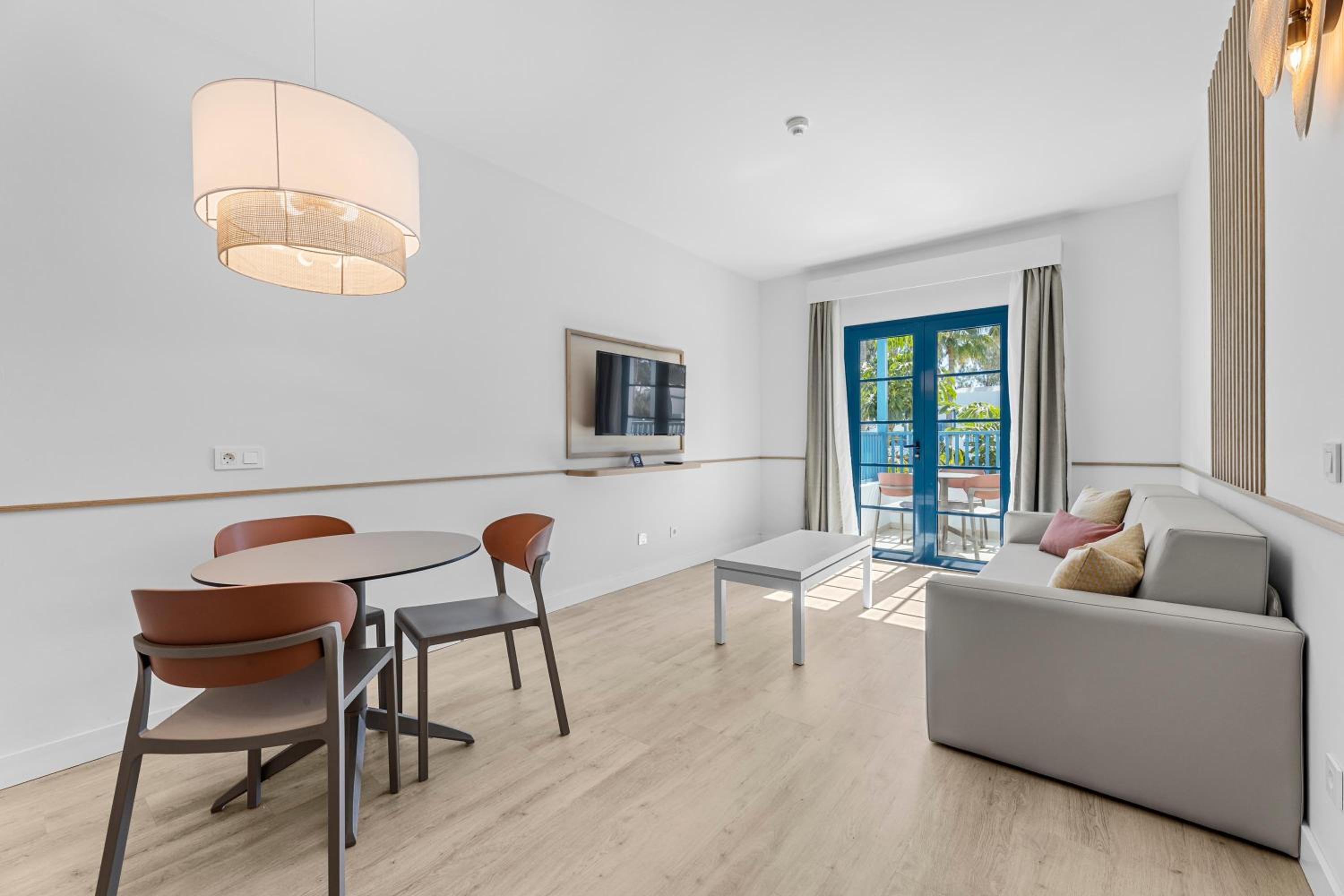 Фото Thb Tropical Island Aparthotel