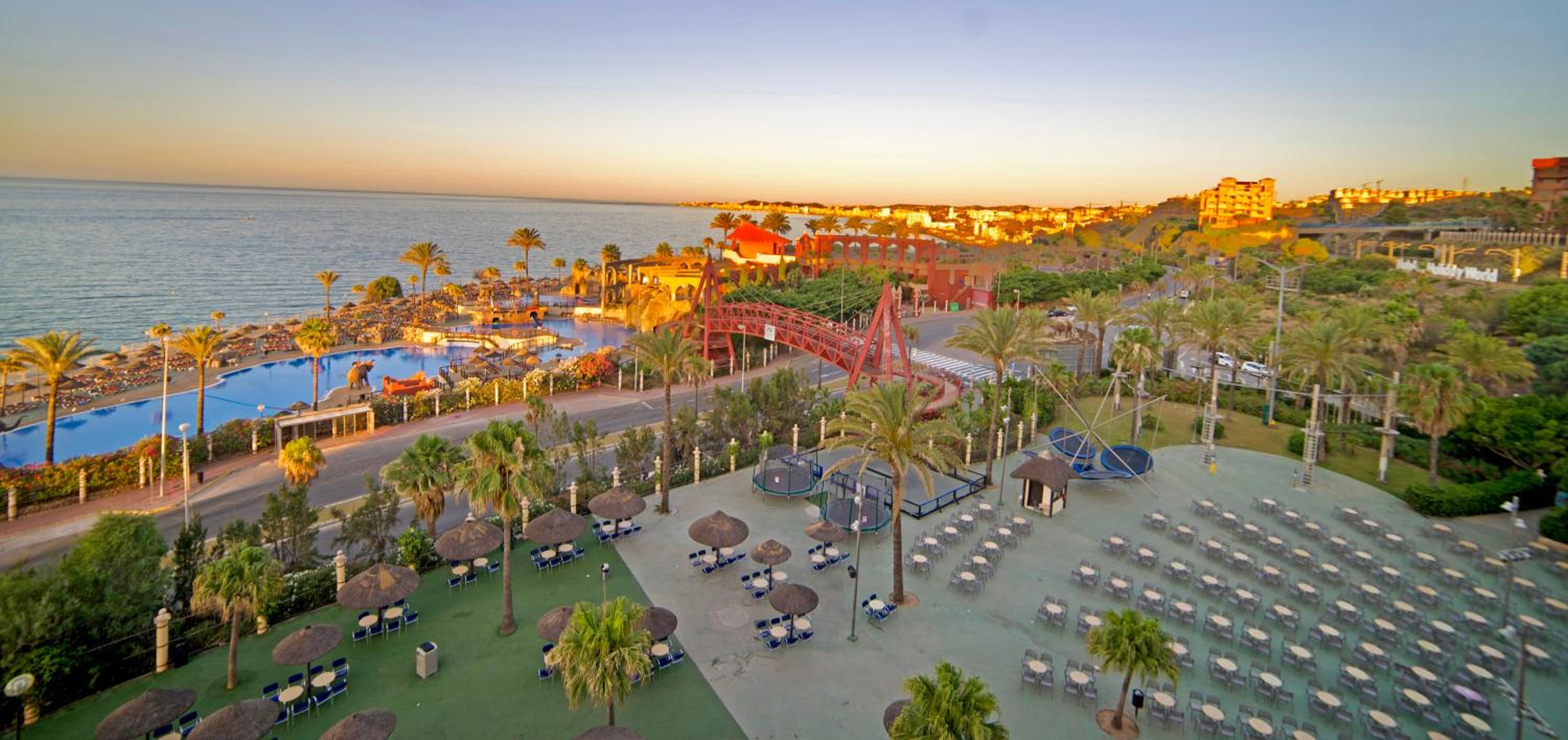 Фото Holiday World Village Hotel