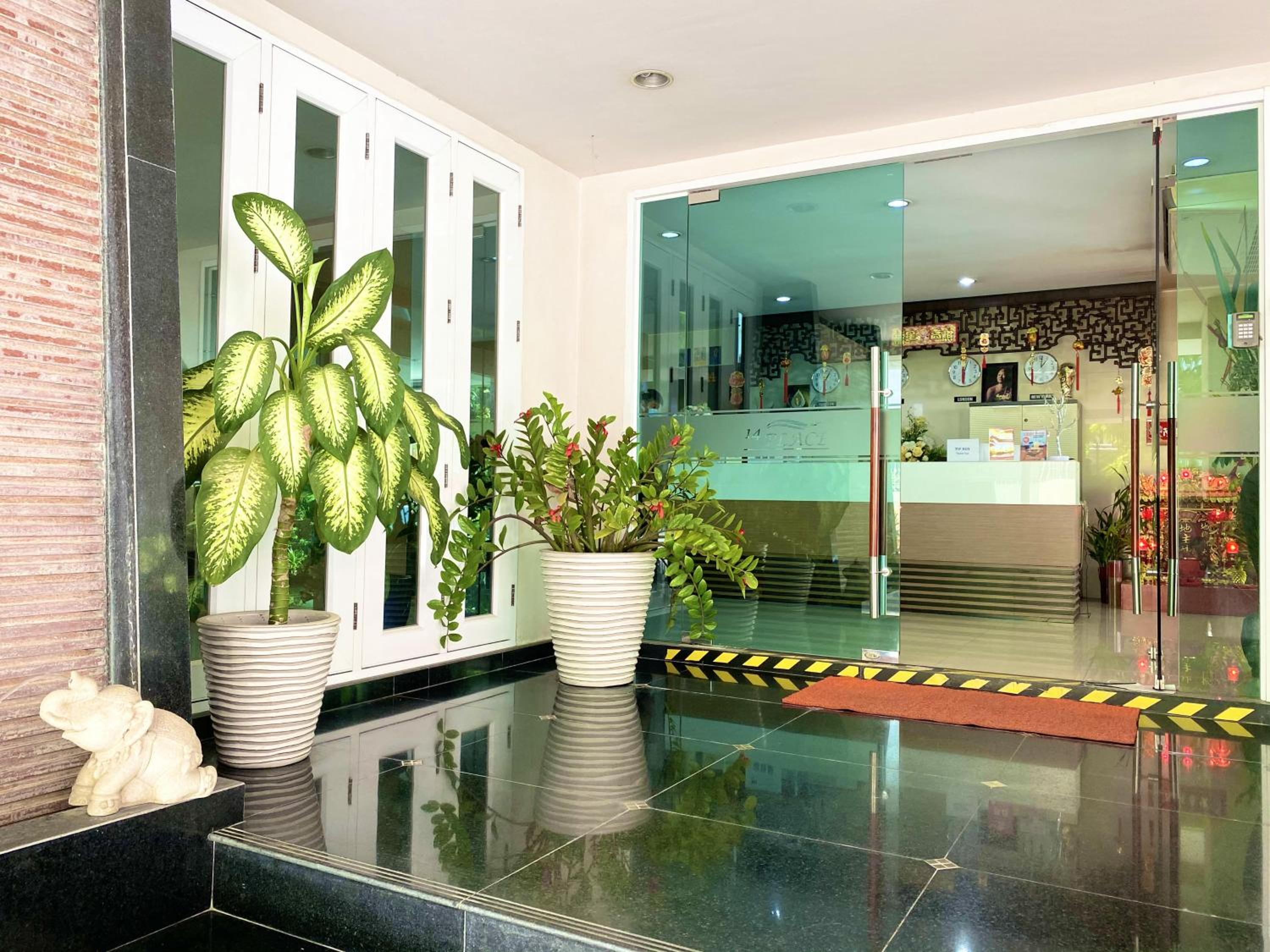 Фото 14 Place Sukhumvit Suites - Sha Plus