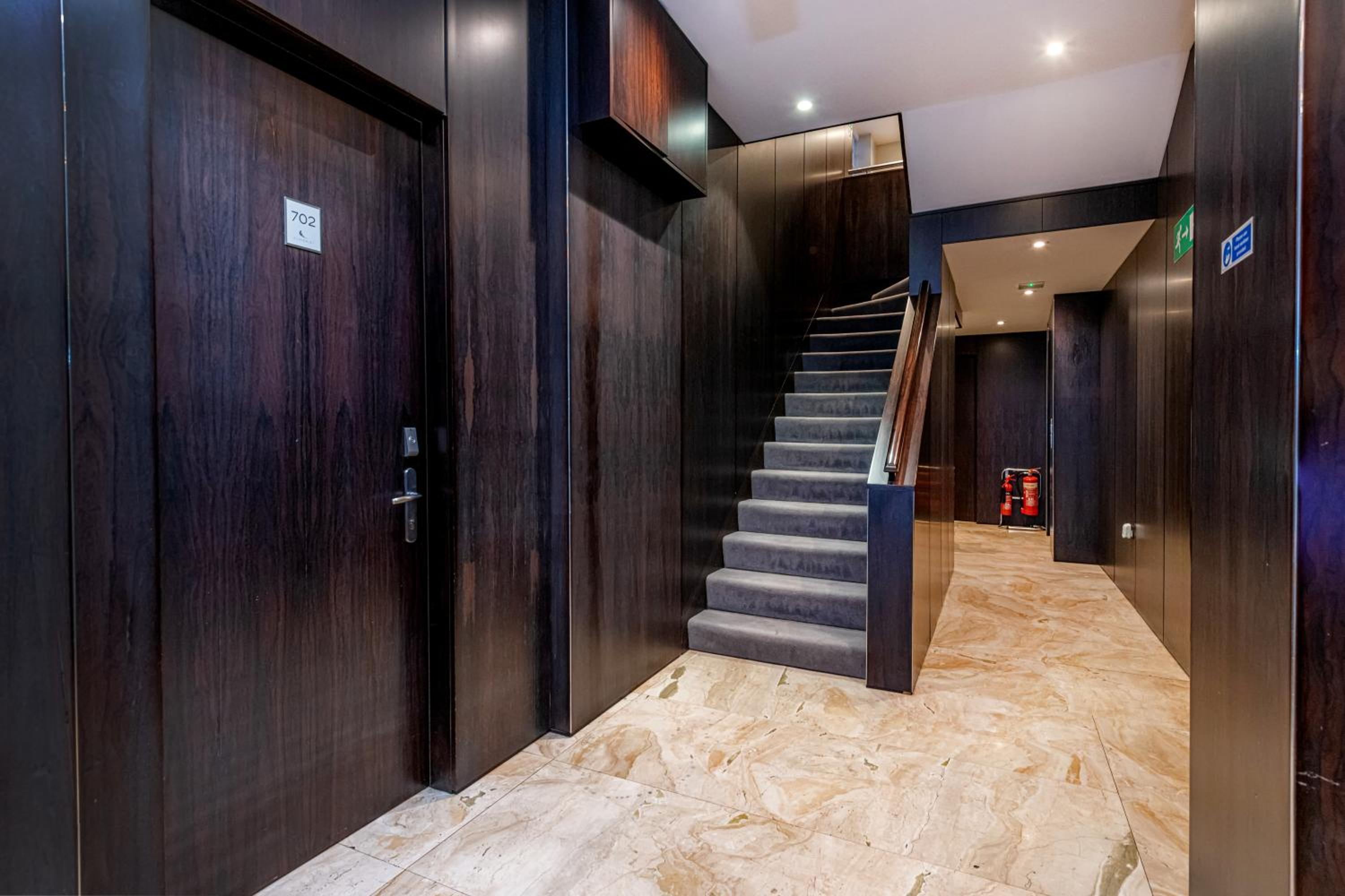 Фото Claverley Court