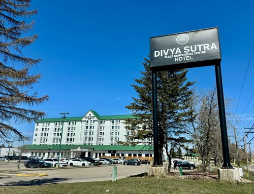 Гостиница Riviera Divya Sutra Plaza and Conference Centre Calgary Airport