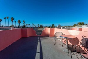 Гостиница Days Inn by Wyndham Santa Monica/Los Angeles