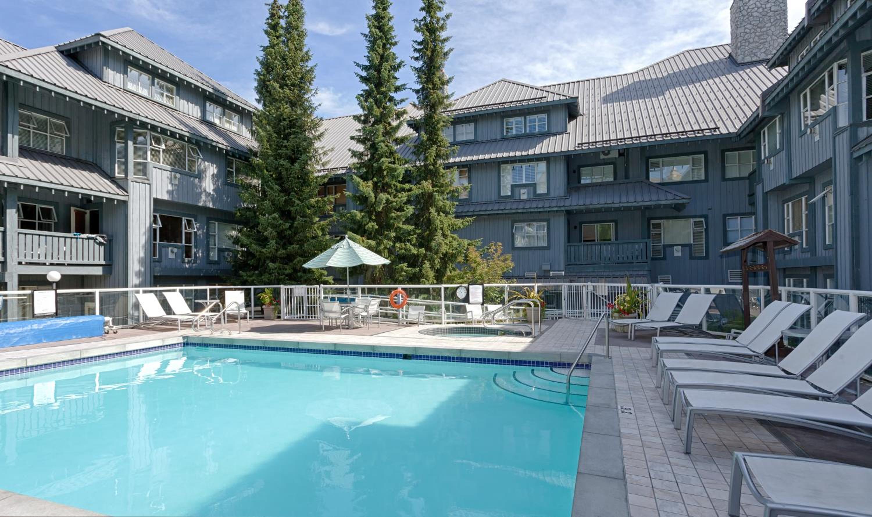 Фото Glacier Lodge Boutique Hotel