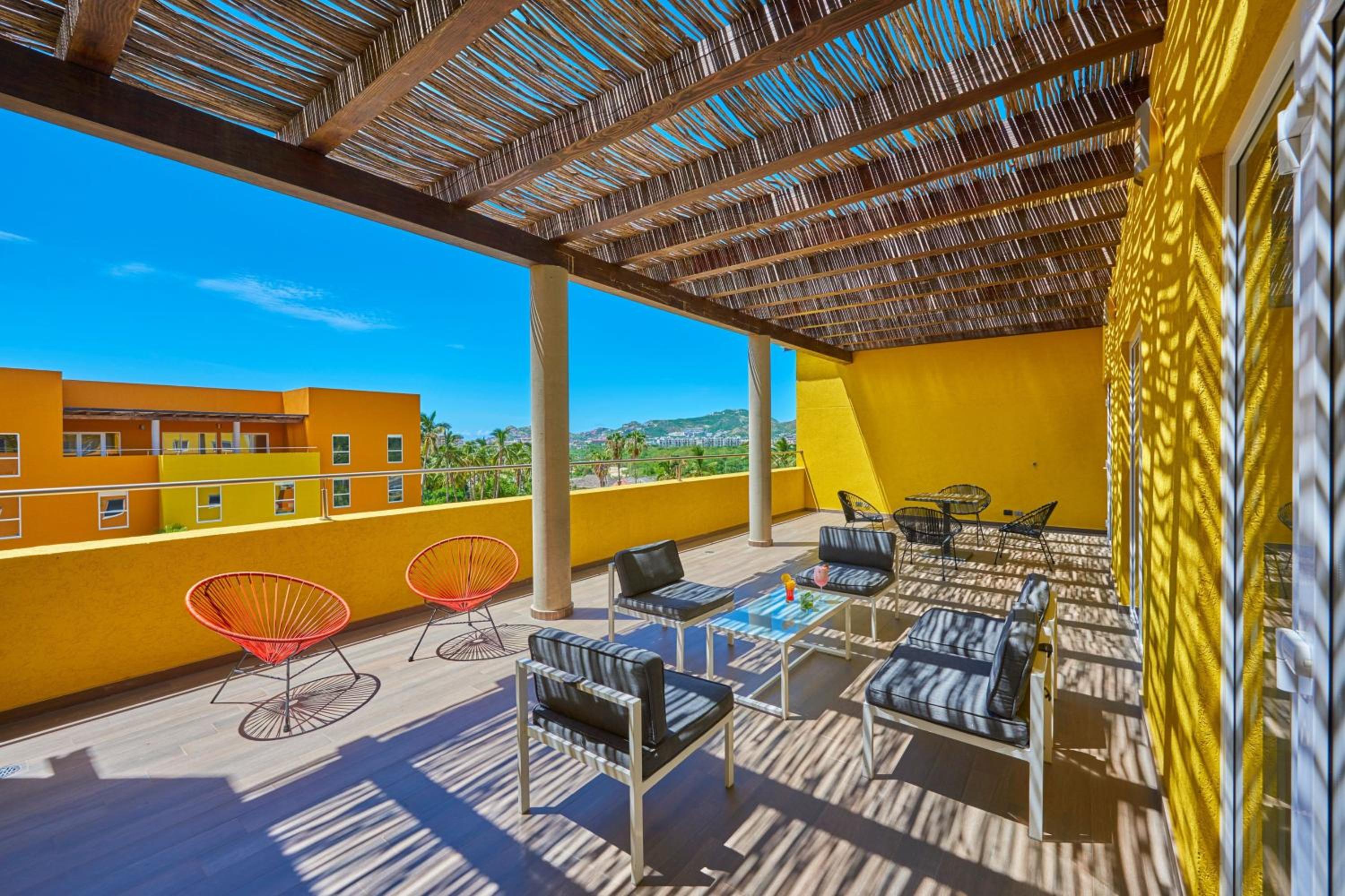 Фото City Express Suites by Marriott Cabo San Lucas