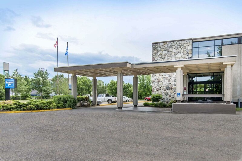 Гостиница Travelodge by Wyndham Trois-Rivieres в Труа-Ривьере