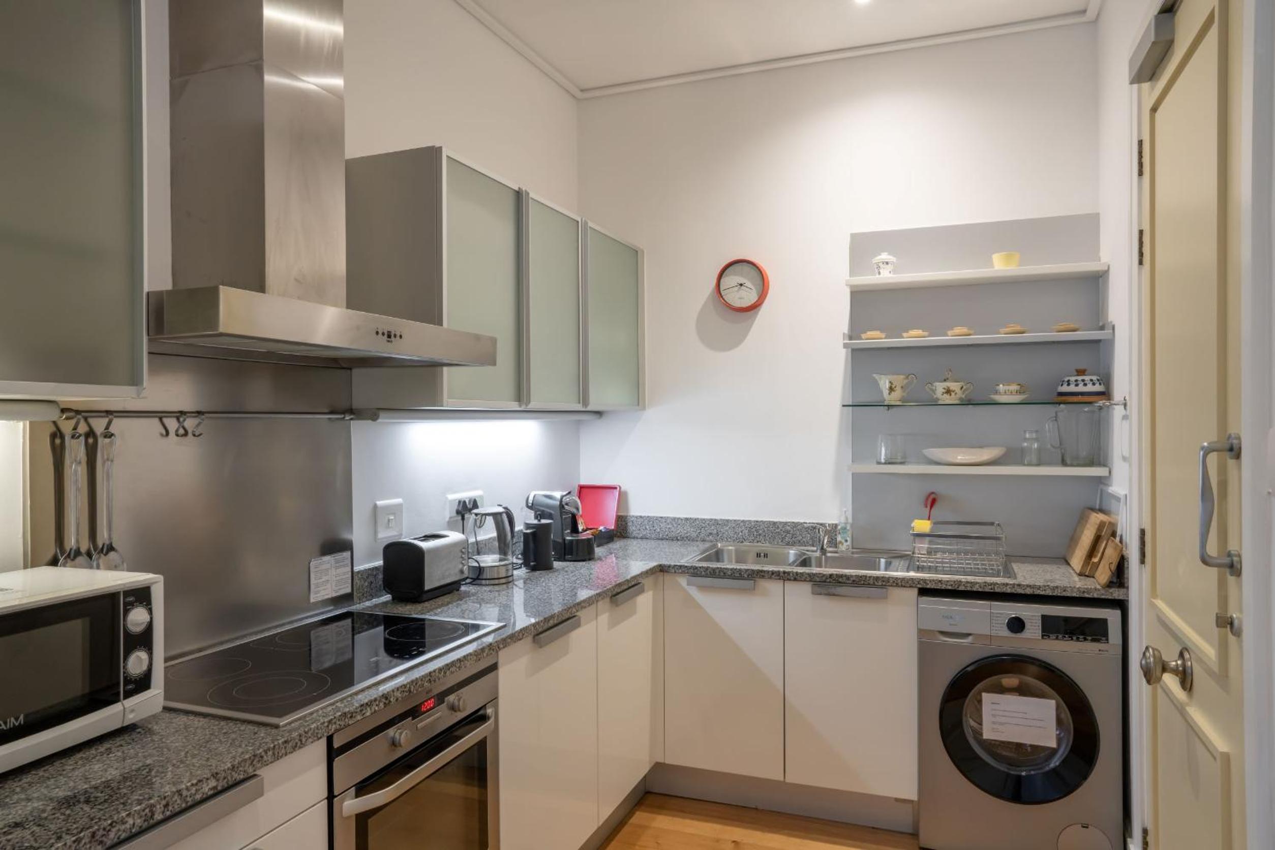 Фото The Majestic Apartment