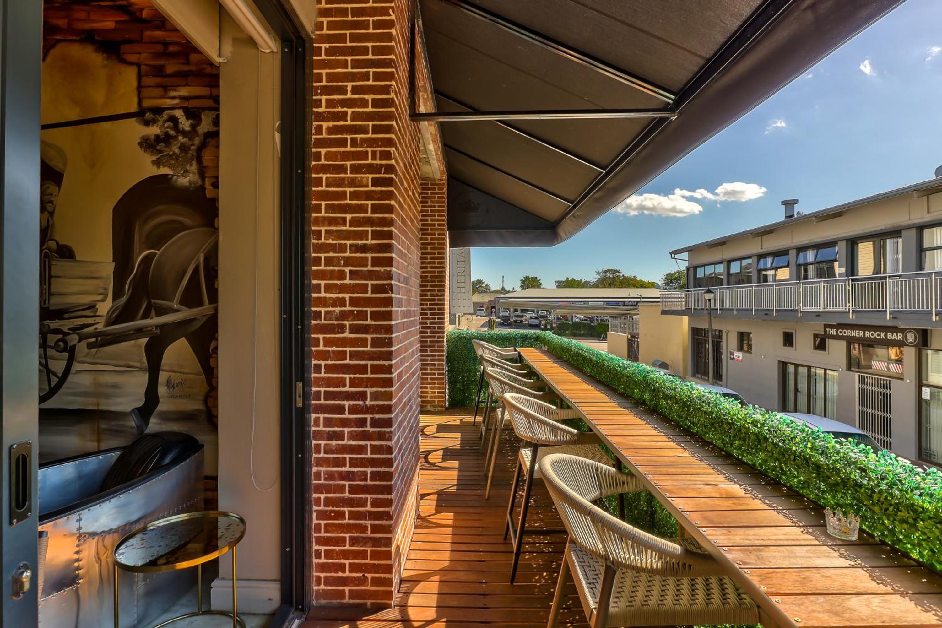 Фото Heritage Square Apartments