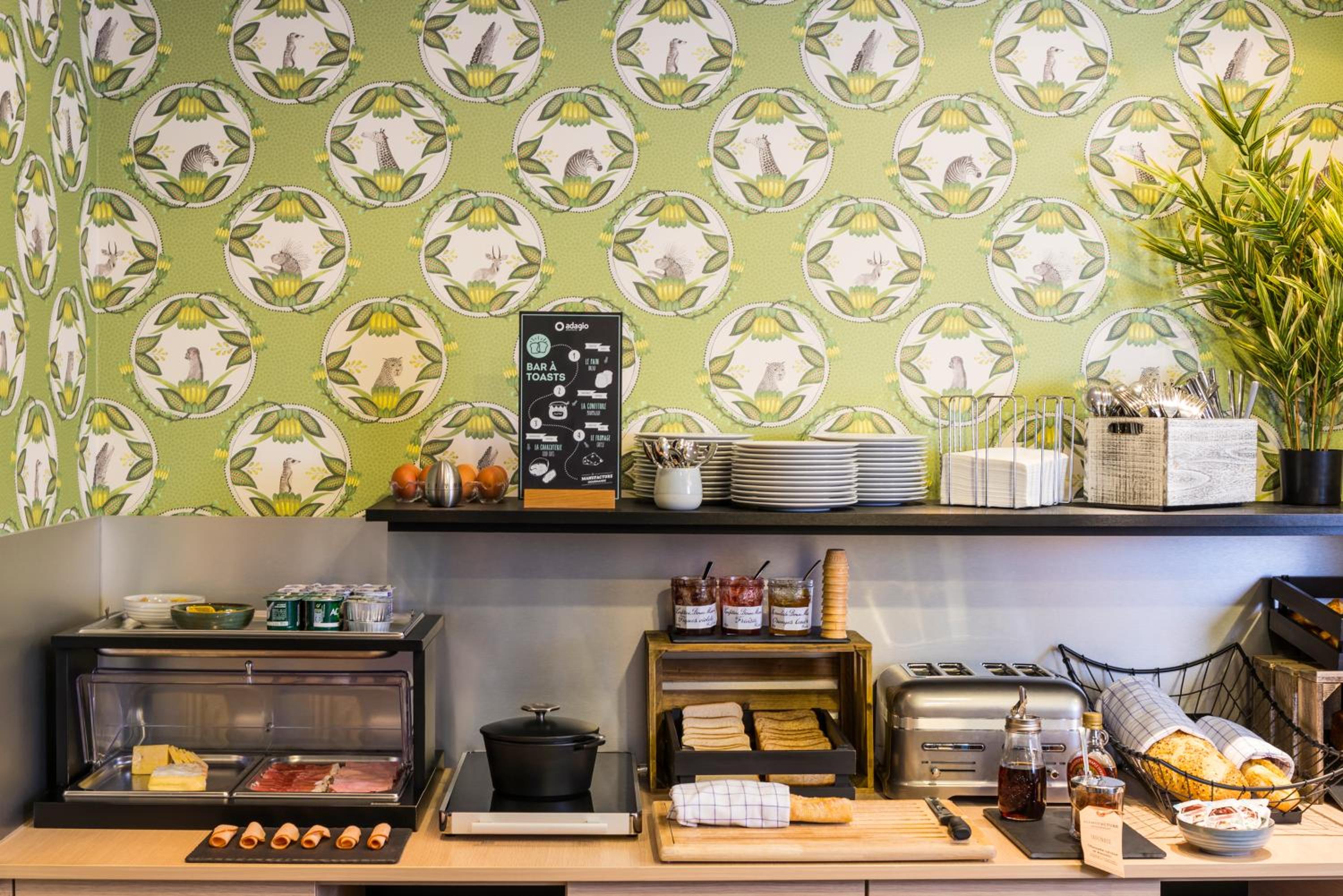 Фото Aparthotel Adagio la Défense Courbevoie