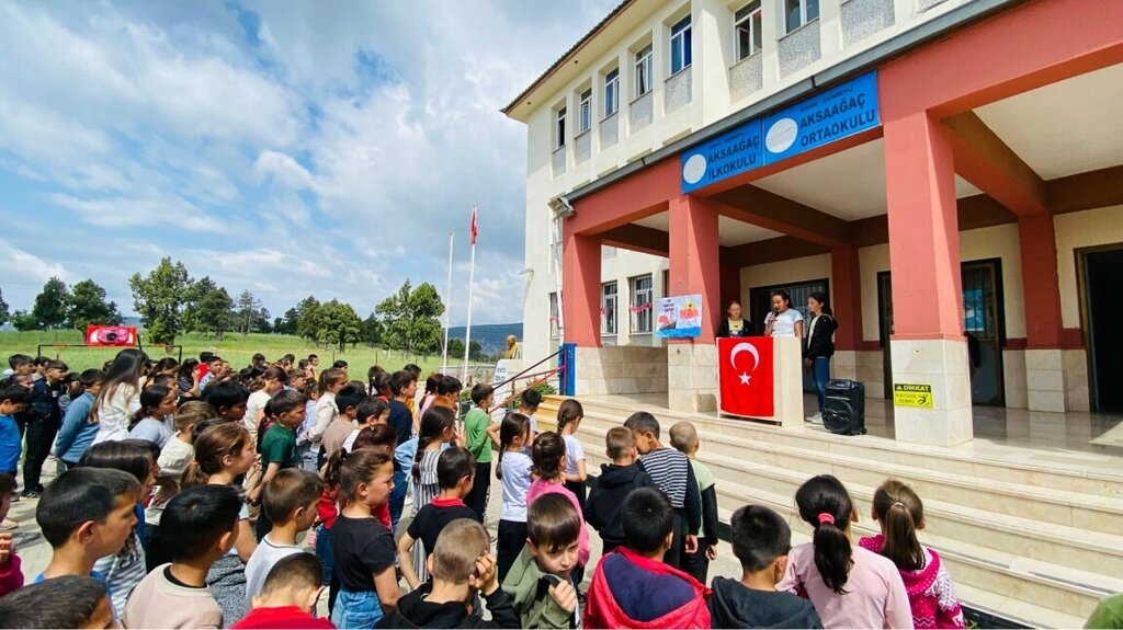 School Aksagac Middle School, Saimbeyli, photo