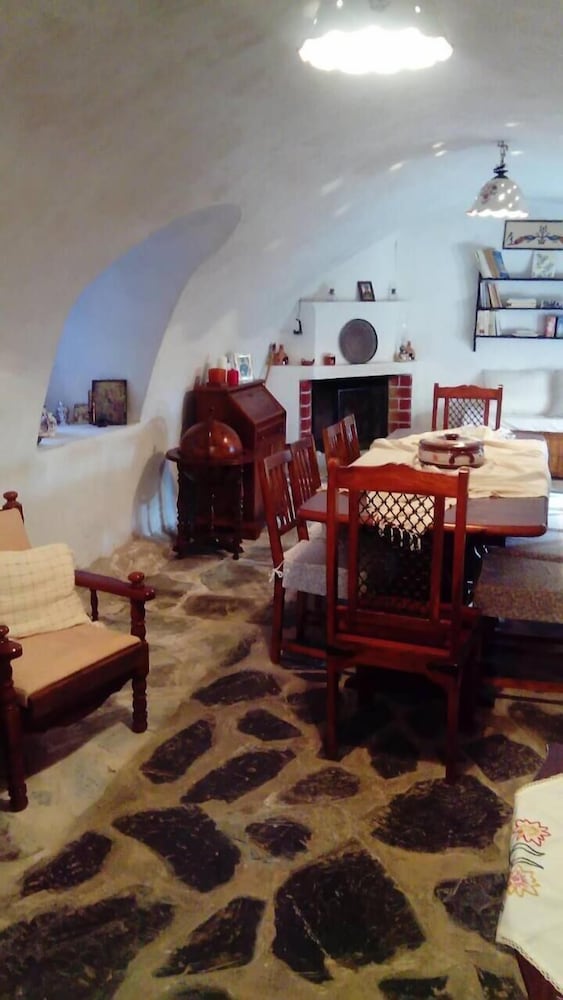 Фото Charouda Stone Tower