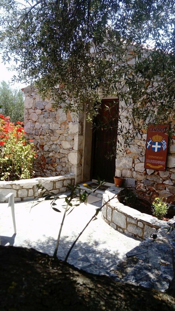 Фото Charouda Stone Tower