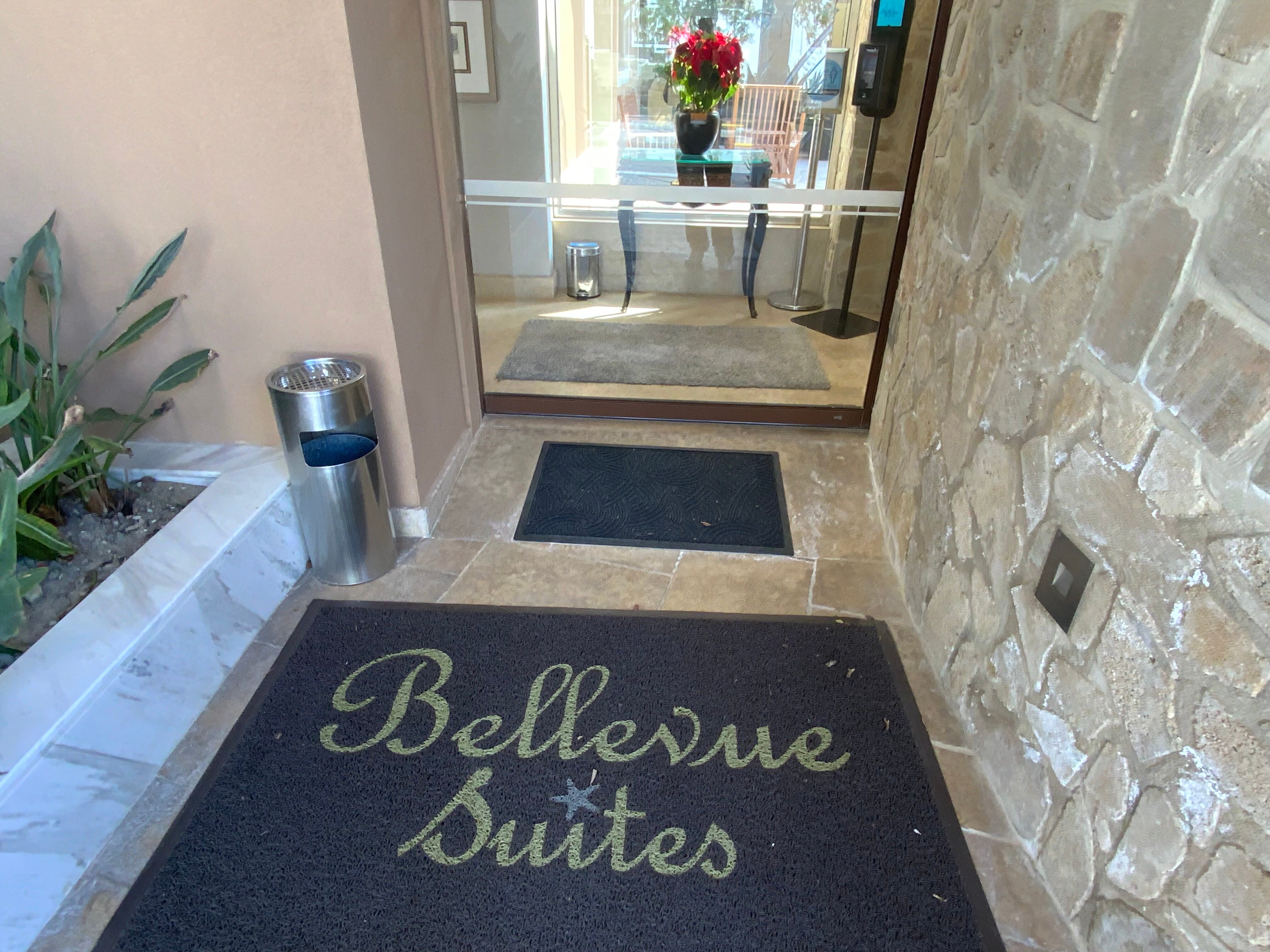 Фото Bellevue On The Beach Suites