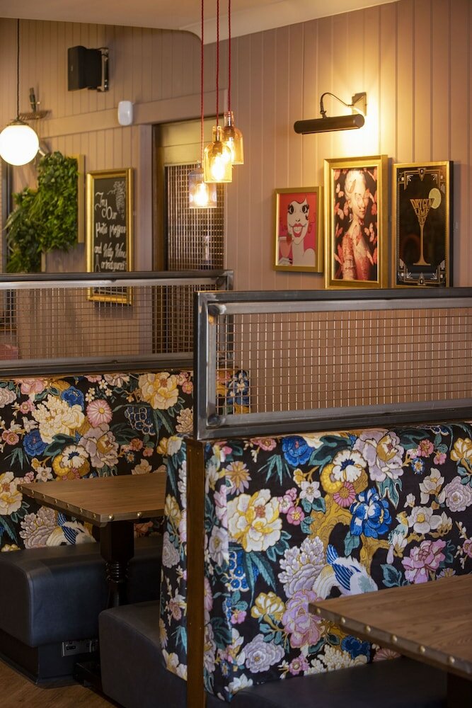 Фото The Waverley Hotel