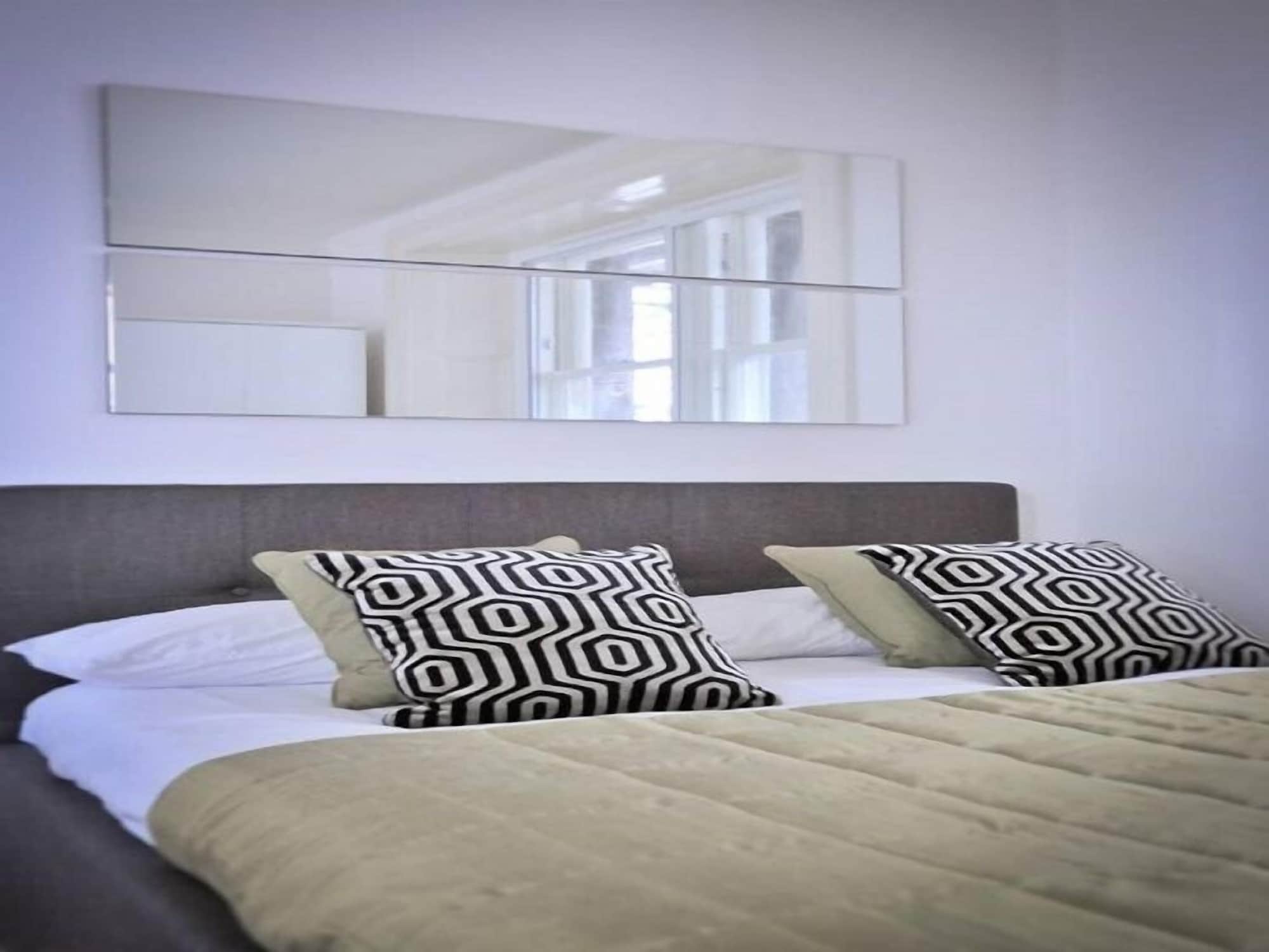 Фото Destiny Scotland - St. Andrew Square Apartments