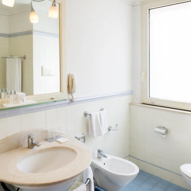 Фото Renaissance Naples Hotel Mediterraneo